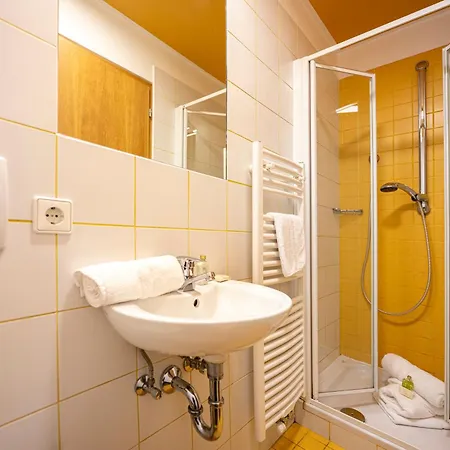 Resdence Petlin Robert Apartment *