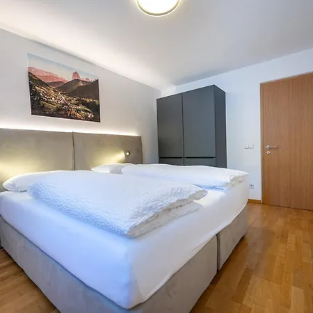 Resdence Petlin Robert Apartment